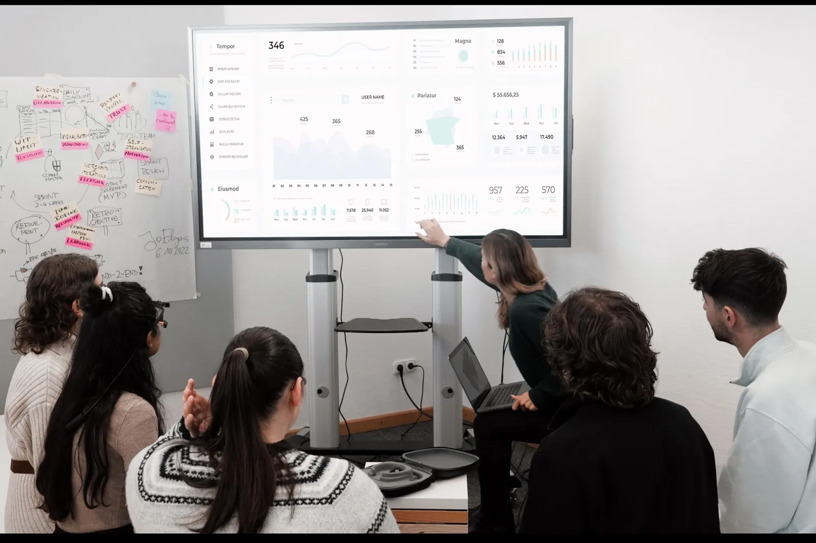 Yielbo AI — trader analysing live market charts